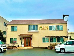 この建物の2階です